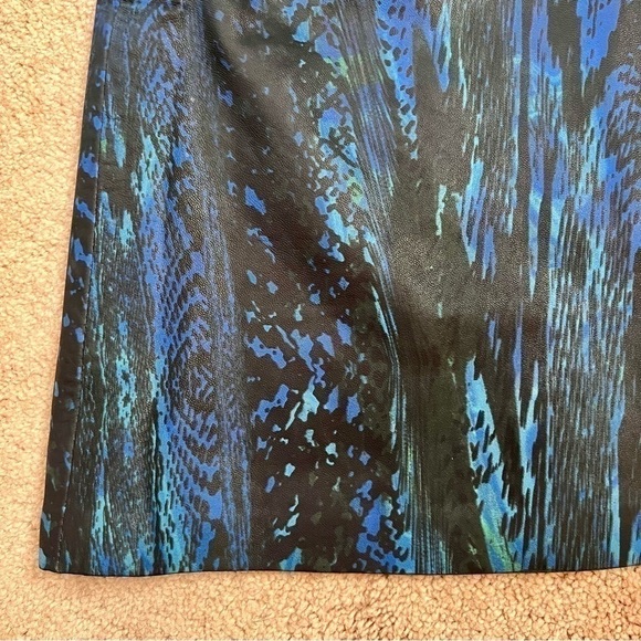 NWT! Elie Tahari Lamb Leather Zinaida Skirt in Ocean Blue. Size 4. - Picture 8 of 16